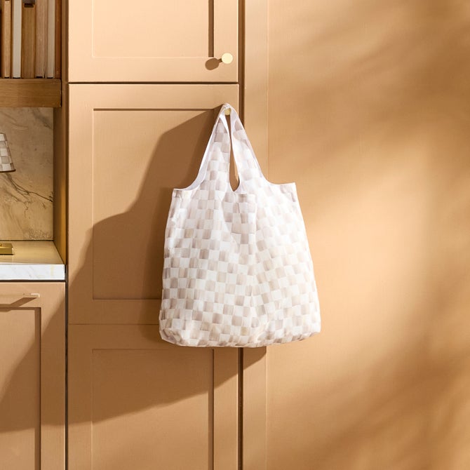 Mocha Check To Go Tote - {current_domain}