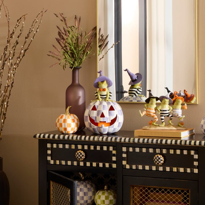 Halloween Illuminated Fergal Jack O' Lantern - {current_domain}