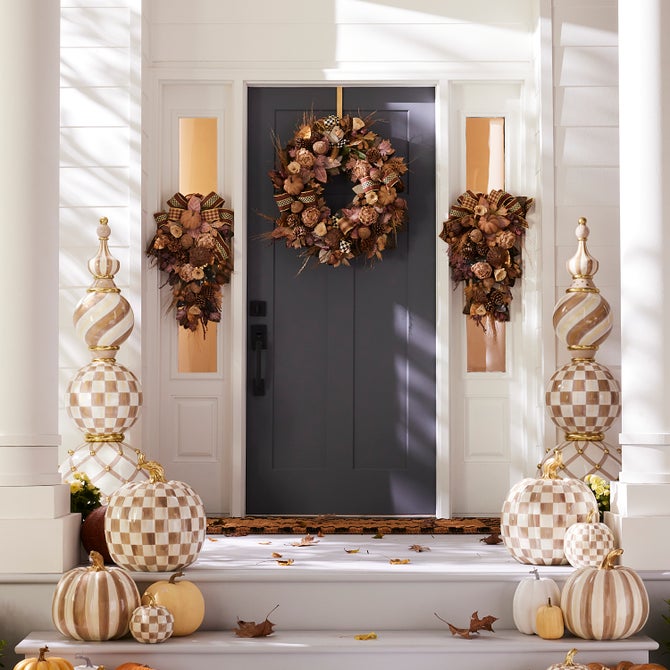 Mocha Check Outdoor Trophy Topiary - {current_domain}