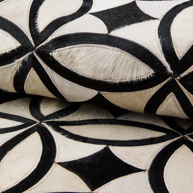 White Kyoto Hair on Hide 6' Round Rug - {current_domain}