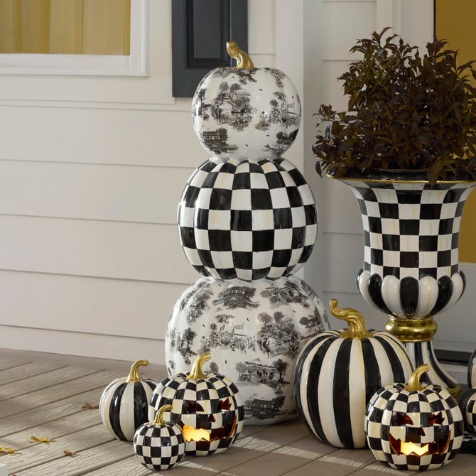 Black Toile Pumpkin Outdoor Trophy - {current_domain}