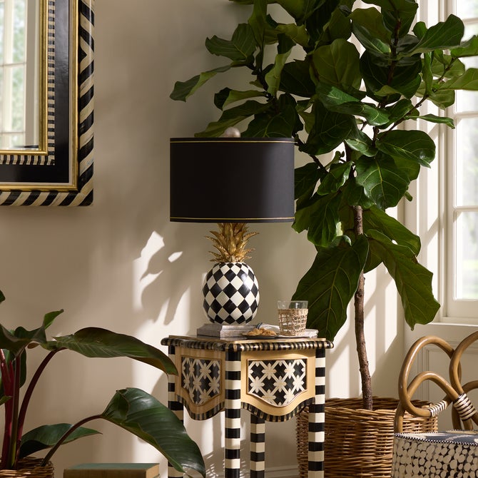 Pineapple Table Lamp - {current_domain}
