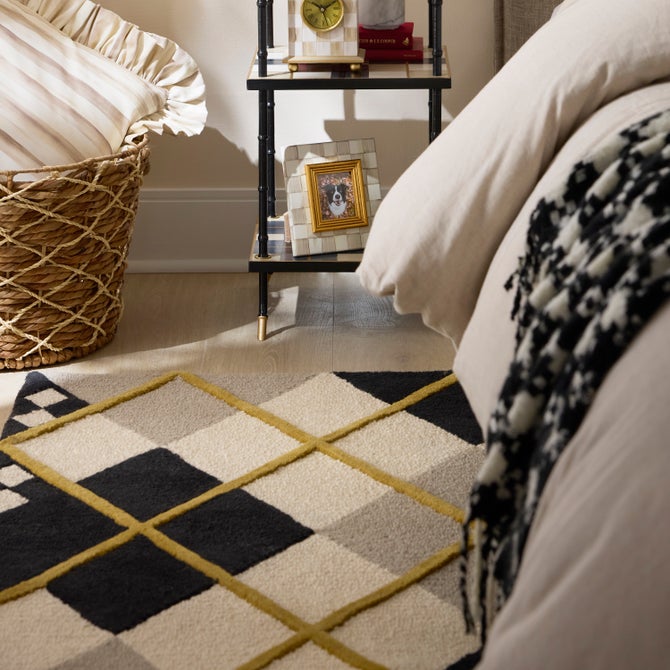 Cream Argyle 8' x 10' Rug - {current_domain}