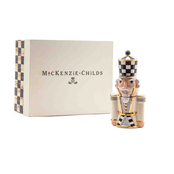 Glam Up Buckingham Nutcracker Salt & Pepper Set - {current_domain}