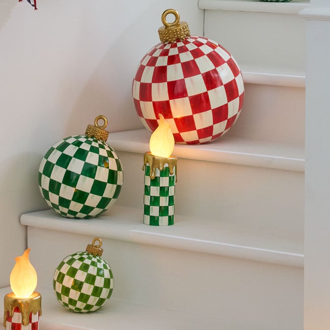 Cozy Christmas Illuminated Green Check Melting Candle - {current_domain}