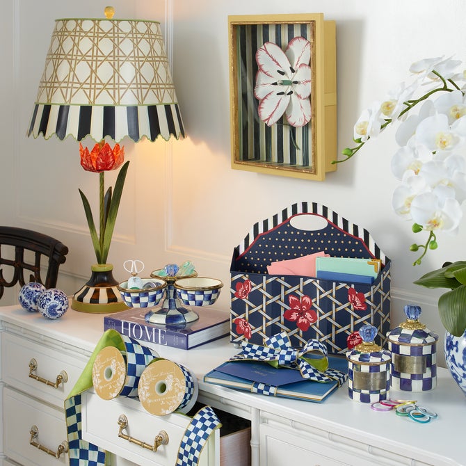 Royal Check Demi Canister - {current_domain}