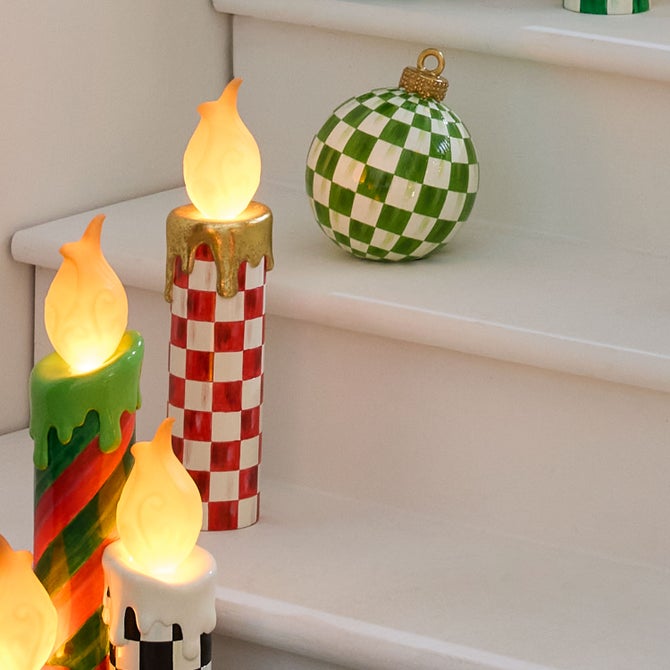 Cozy Christmas Illuminated Red Check Melting Candle - {current_domain}