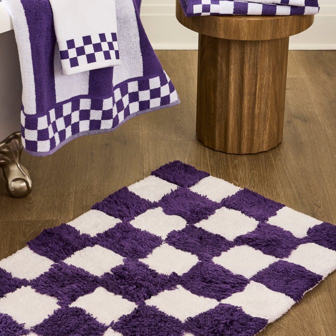 Checkerboard Plum Bath Rug - {current_domain}
