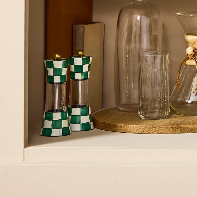 Emerald Check Grinder - {current_domain}