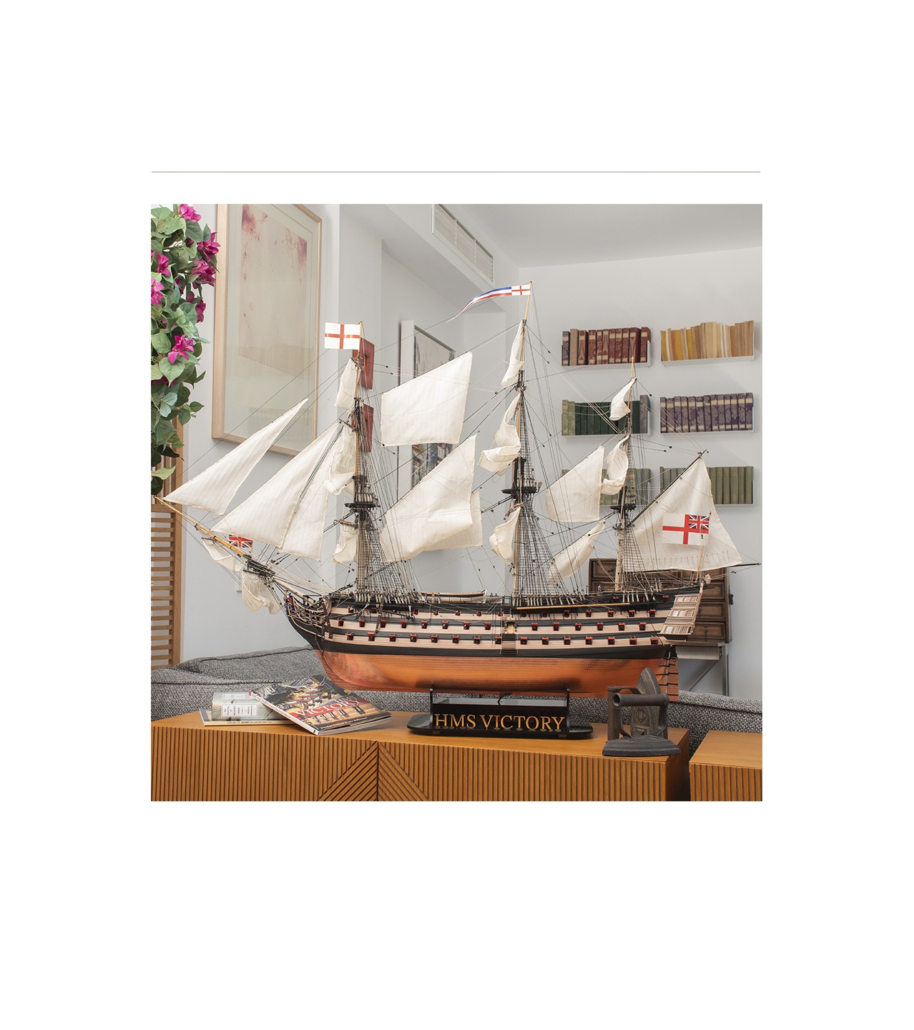 Gift Pack with Ship Model, Figurines, Paints, LEDs and Tools: HMS Victory