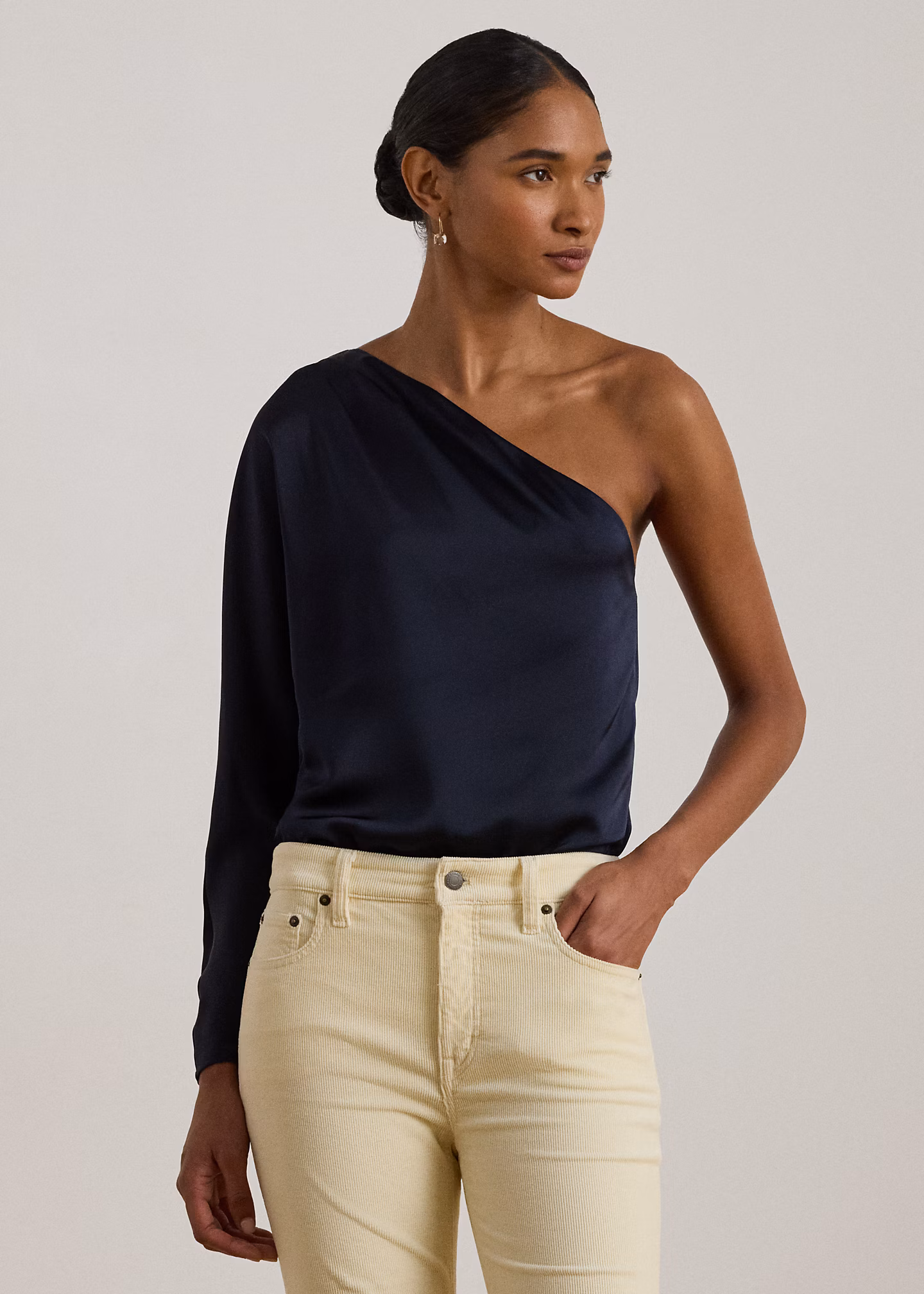 Einschultrige Bluse aus Satin-Charmeuse - RALPH LAUREN OUTLET