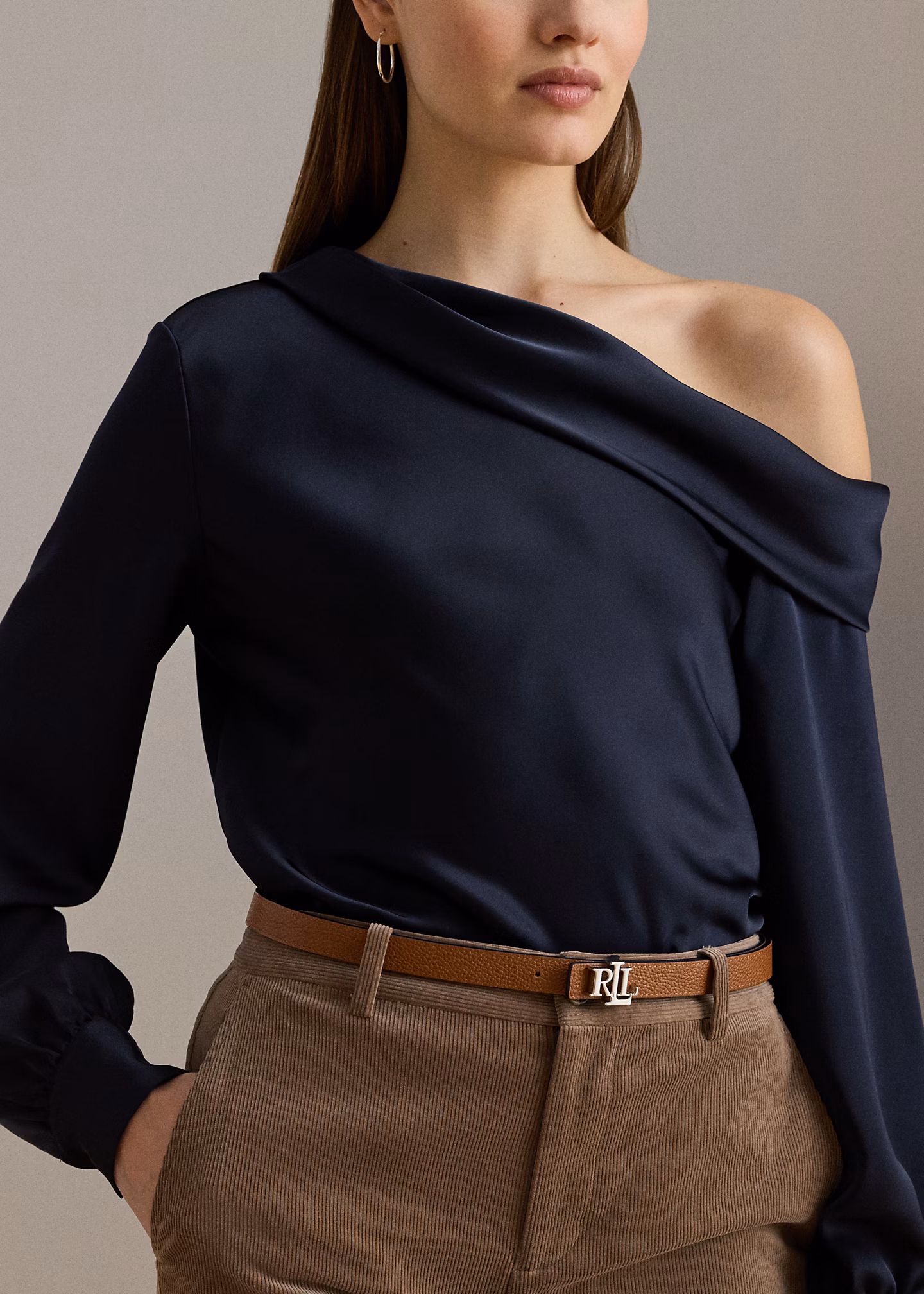 Einschultrige Bluse aus Satin-Charmeuse - RALPH LAUREN OUTLET