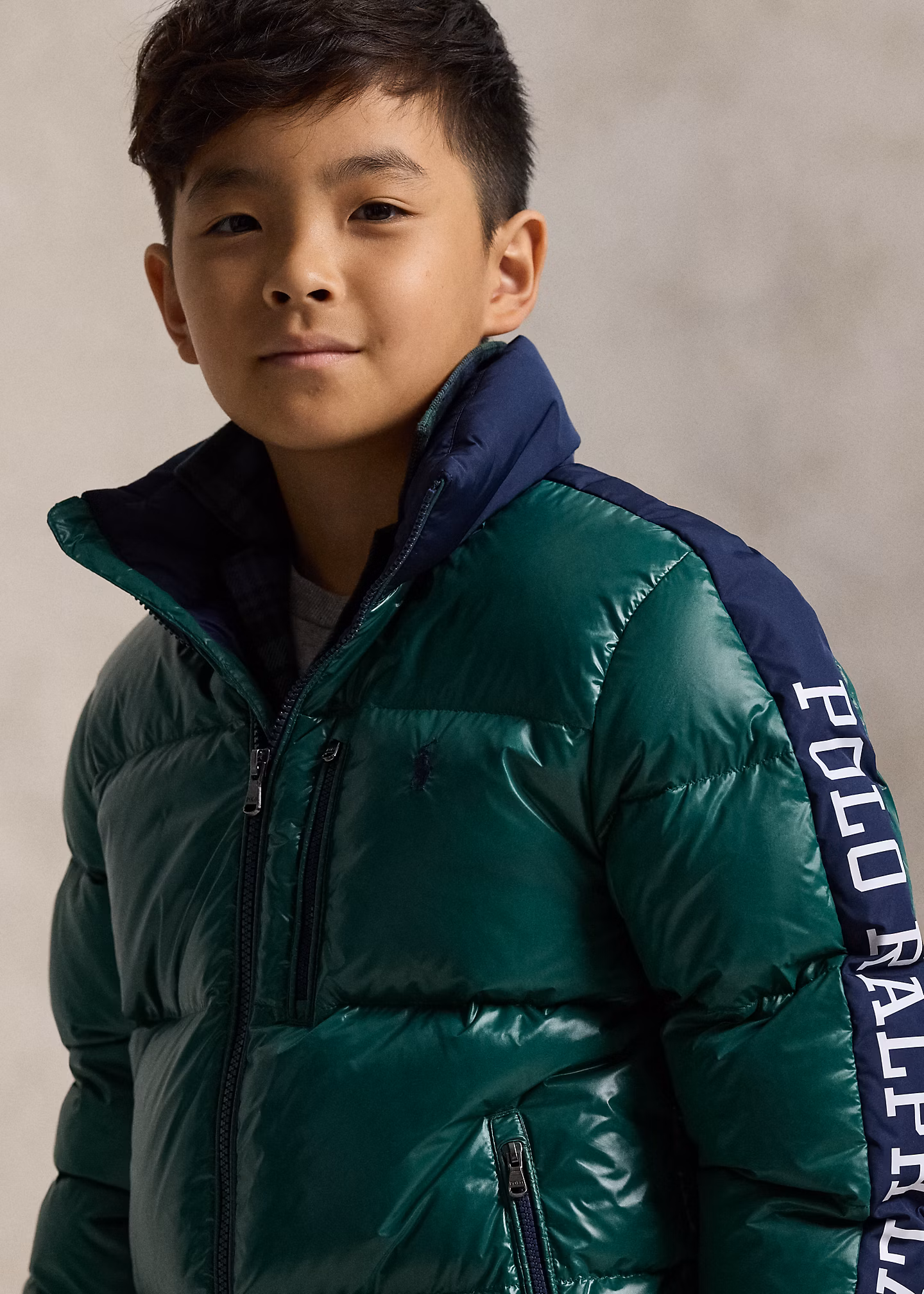 Daunenjacke mit Kapuze und Logo - RALPH LAUREN OUTLET