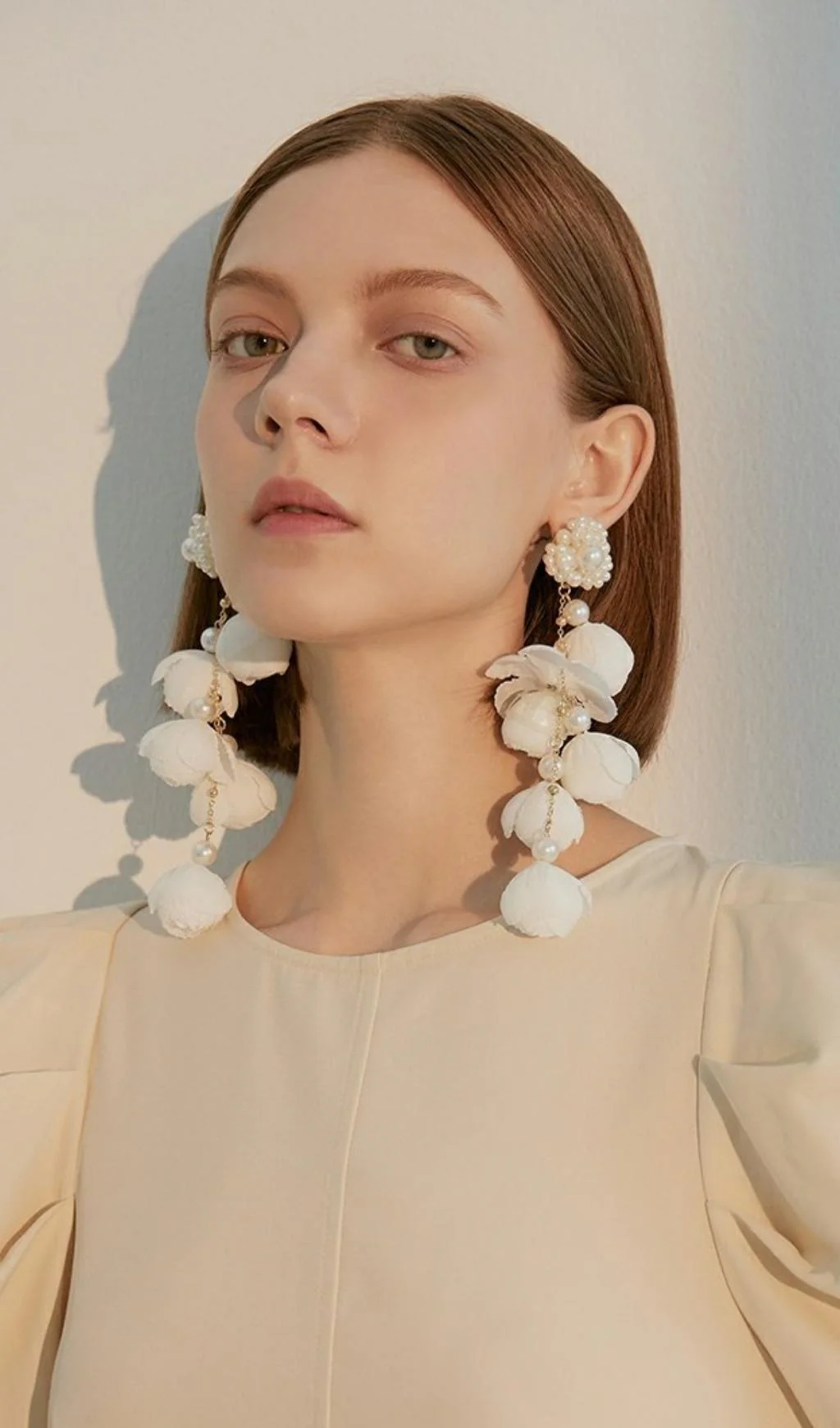 WHITE PEARL FLOWER EARRINGS