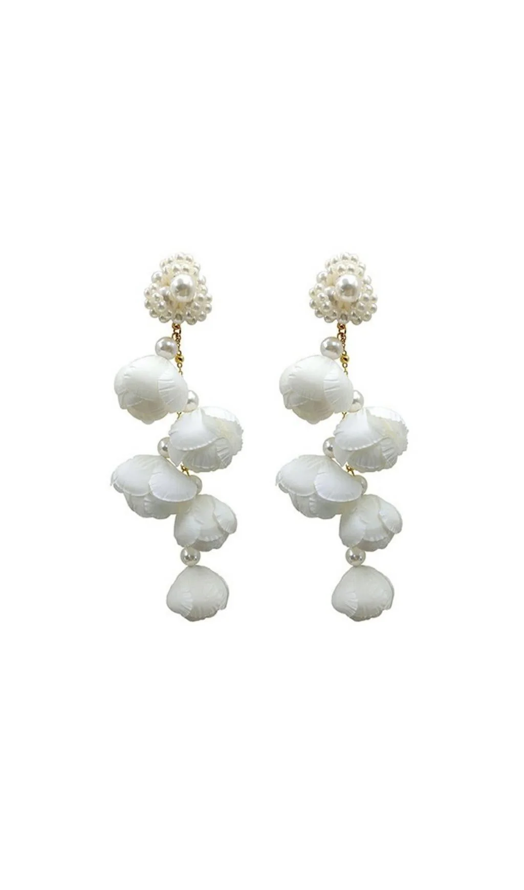 WHITE PEARL FLOWER EARRINGS