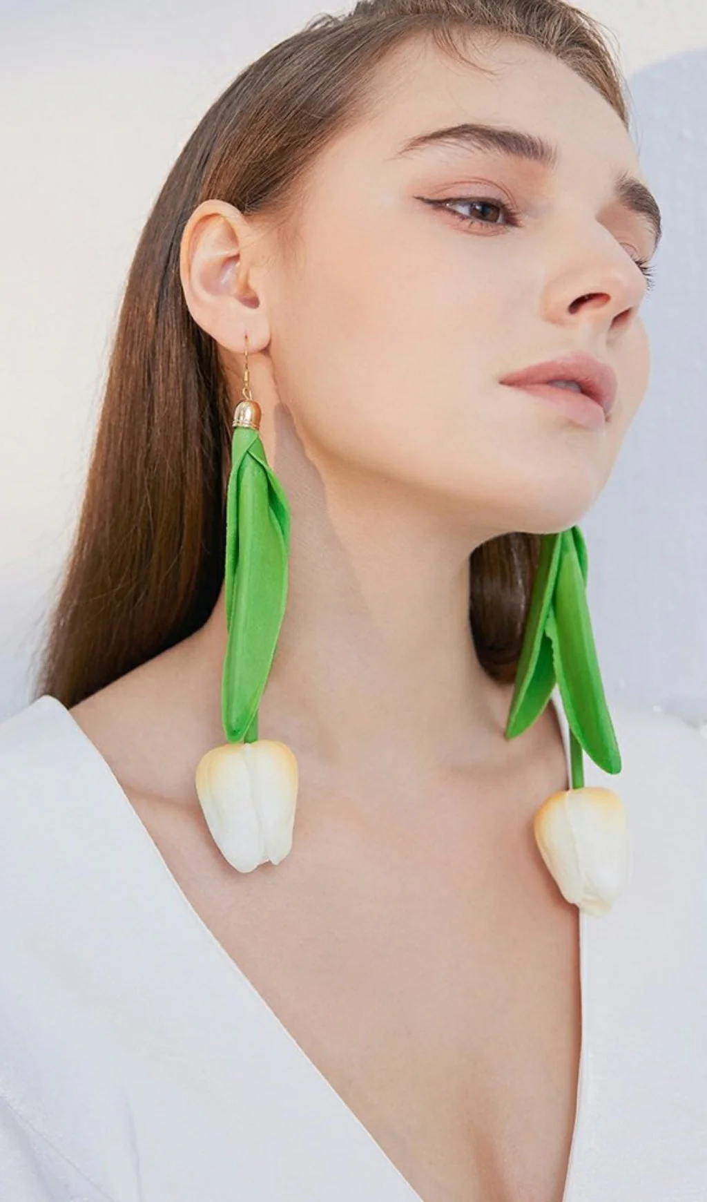 WHITE FLOWER ALLOY PLASTIC EARRINGS