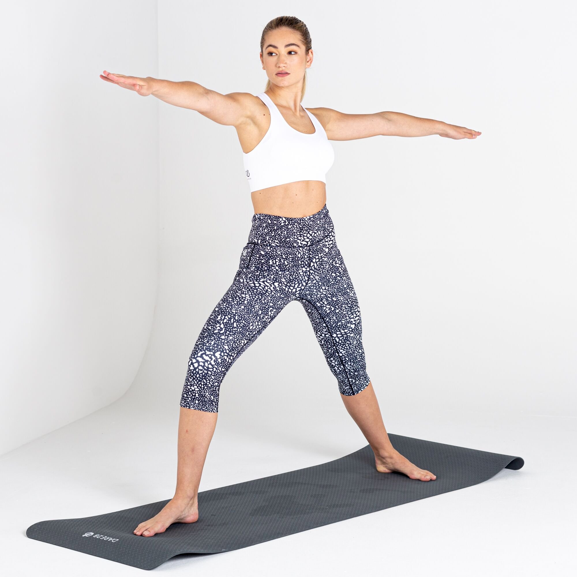 Dare 2b - Women's Influential 3/4 Recycled Leggings | Black White Dot Print