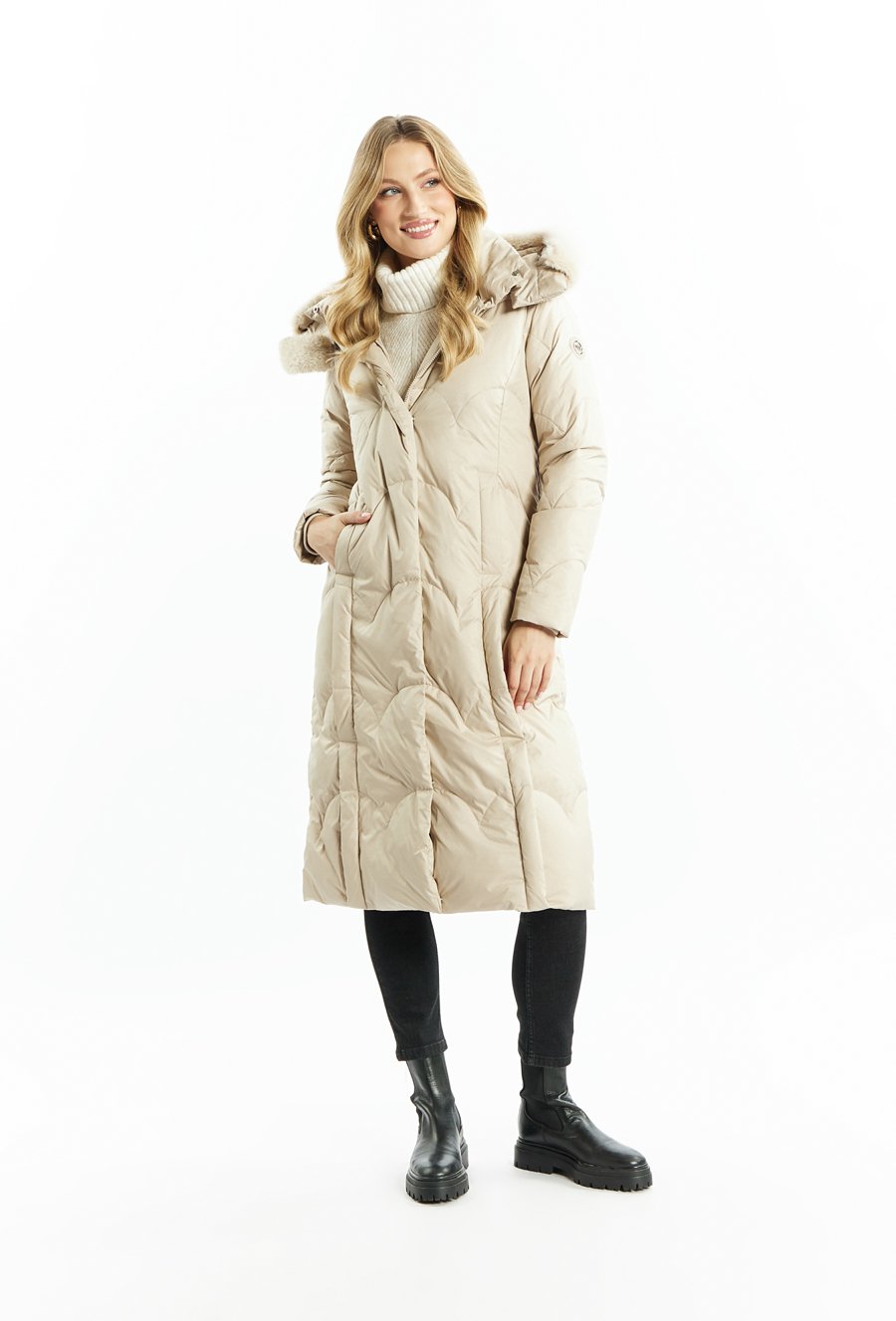 Puchowy płaszcz damski z kapturem