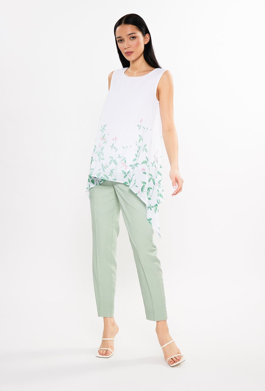 Wzorzysta bluzka z asymetrycznym dołem