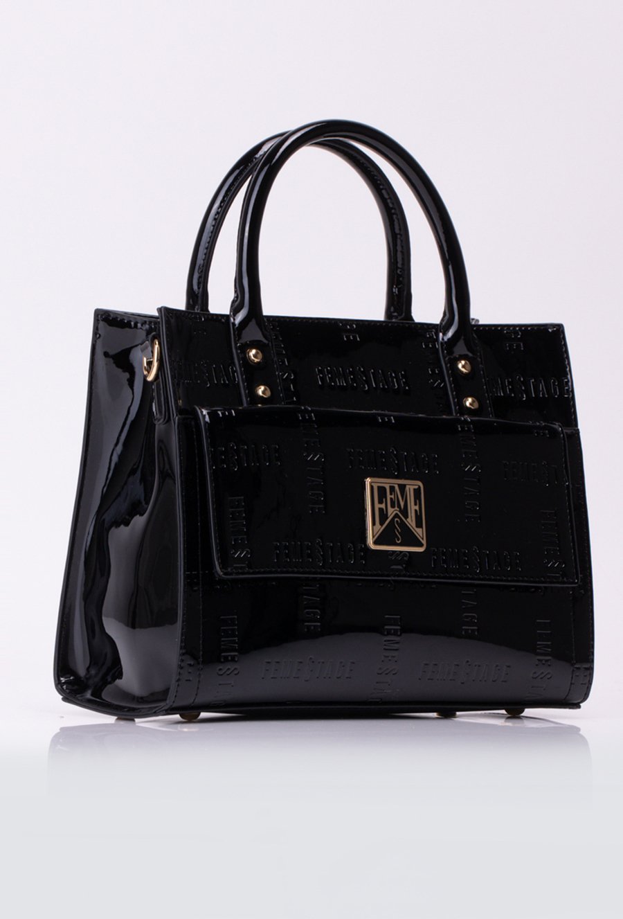 Lakierowana torba typu kuferek