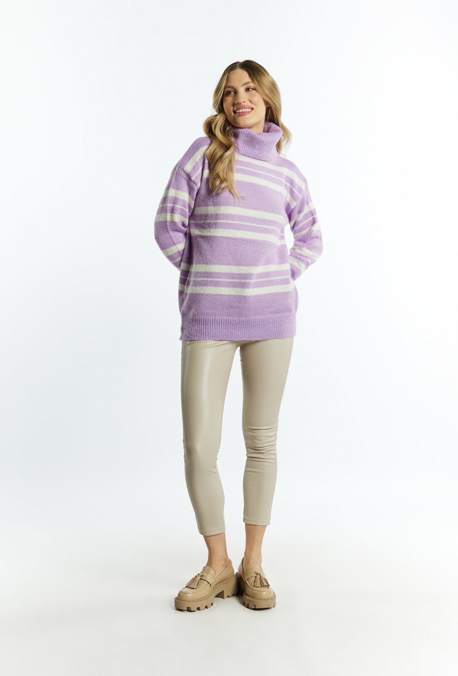 Dłuższy sweter w paski