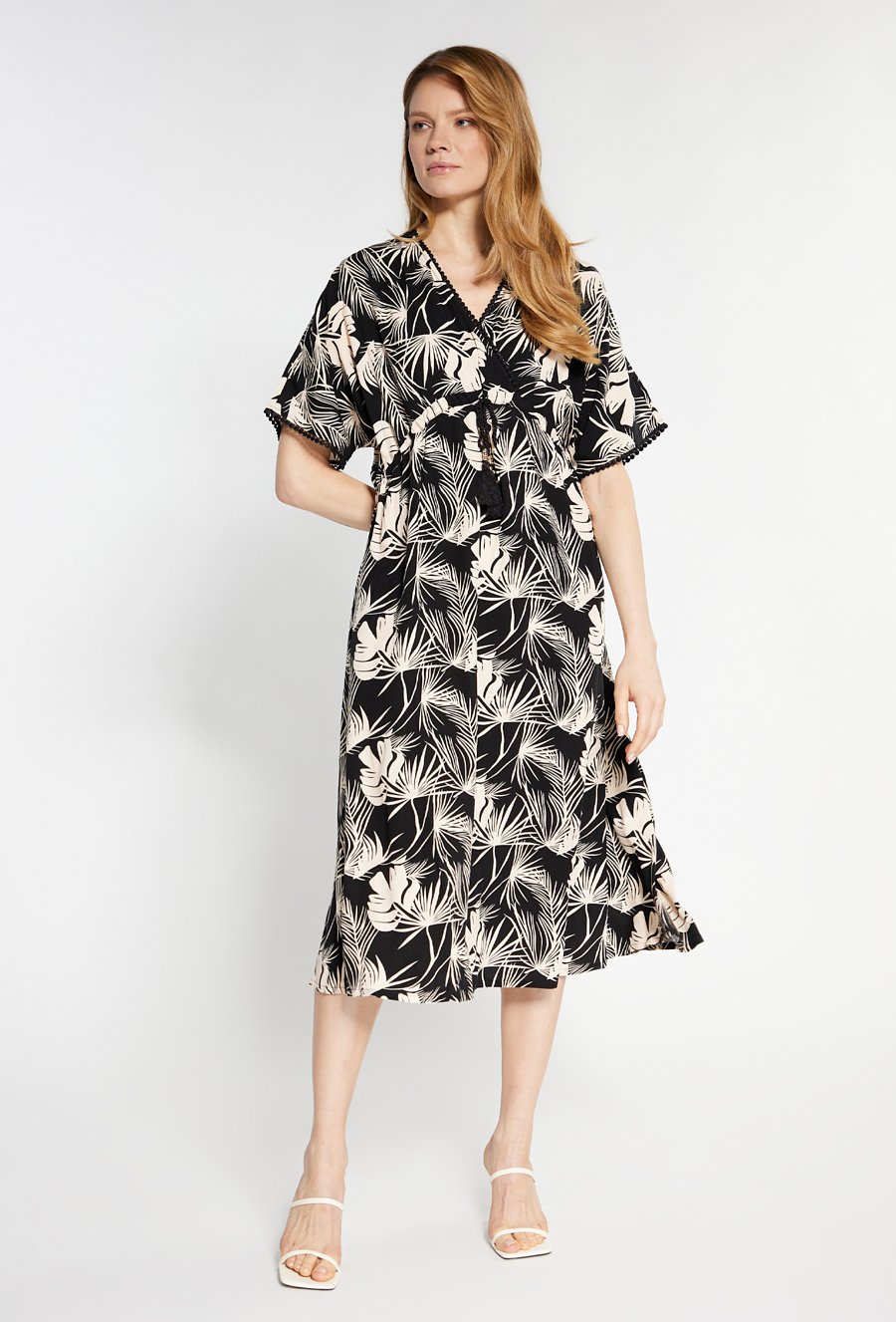 Wzorzysta sukienka midi