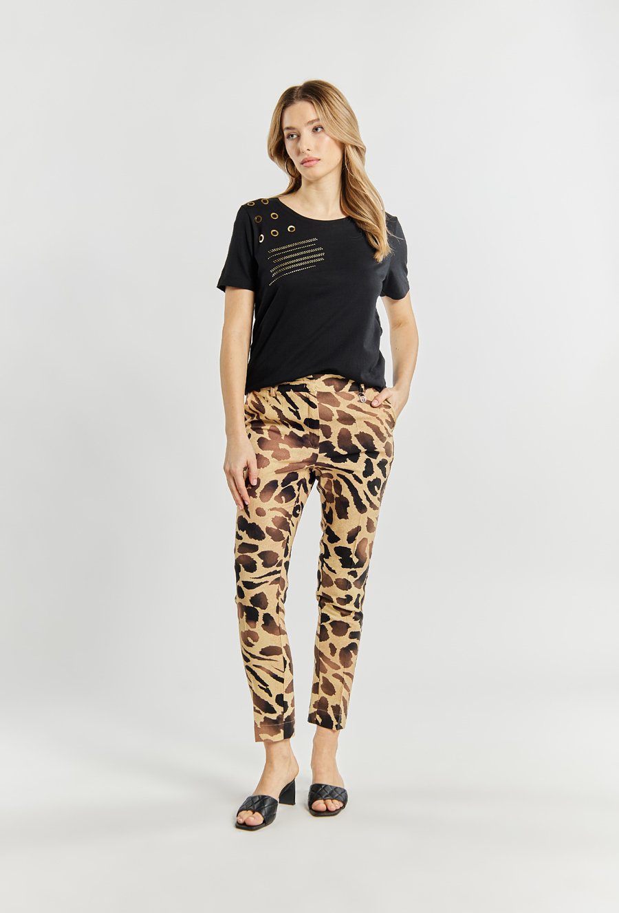 T-shirt damski ze zdobieniem