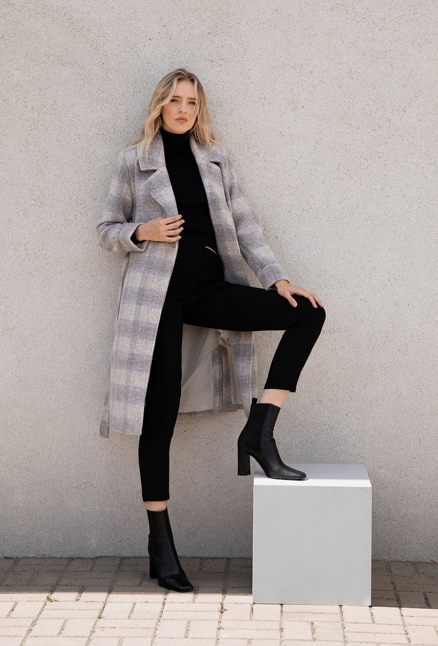 Płaszcz w jasną kratę