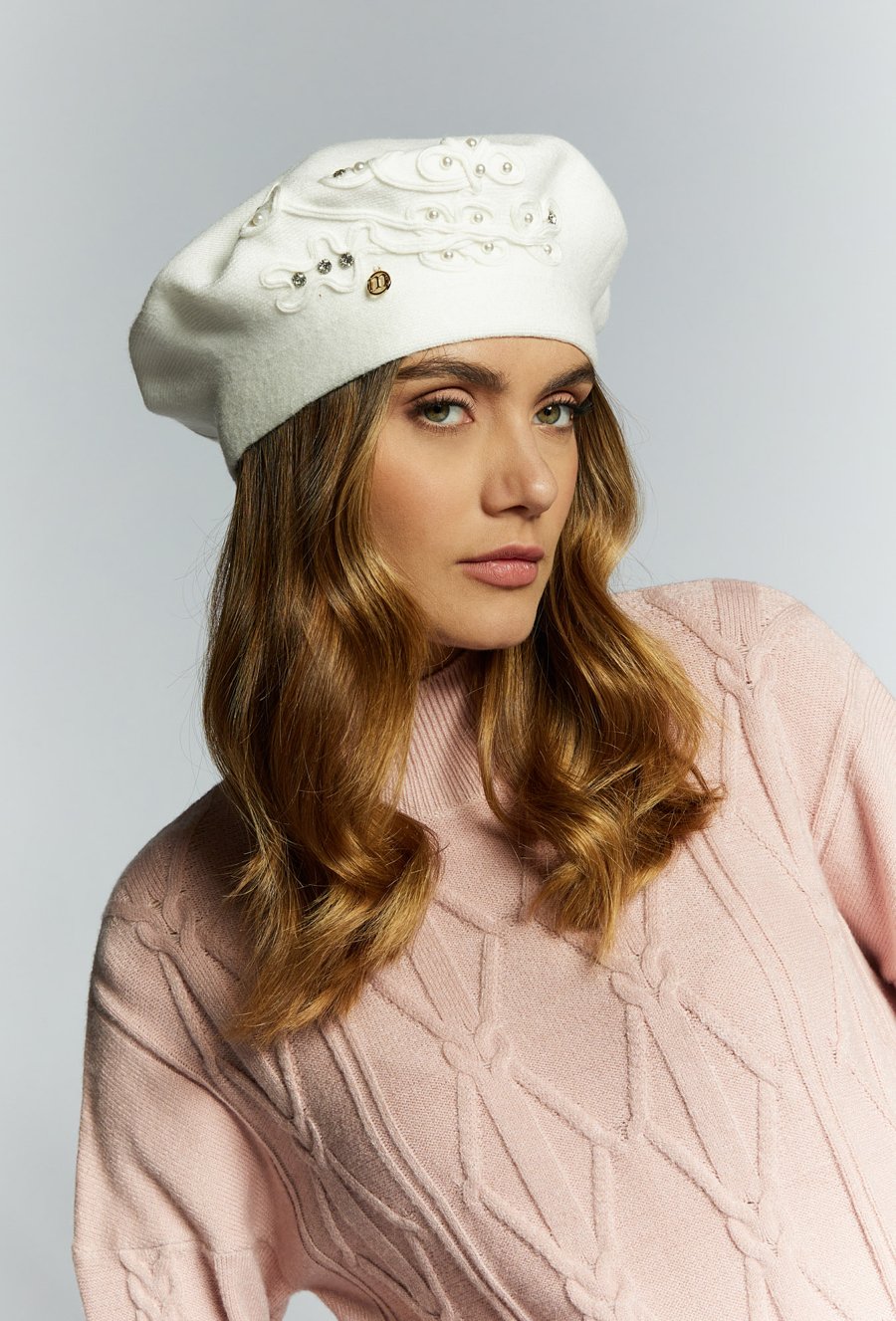 Beret damski z perełkami