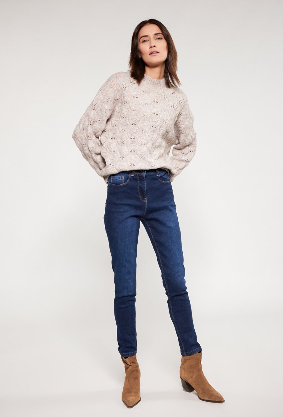 Jeansowe spodnie z aplikacją