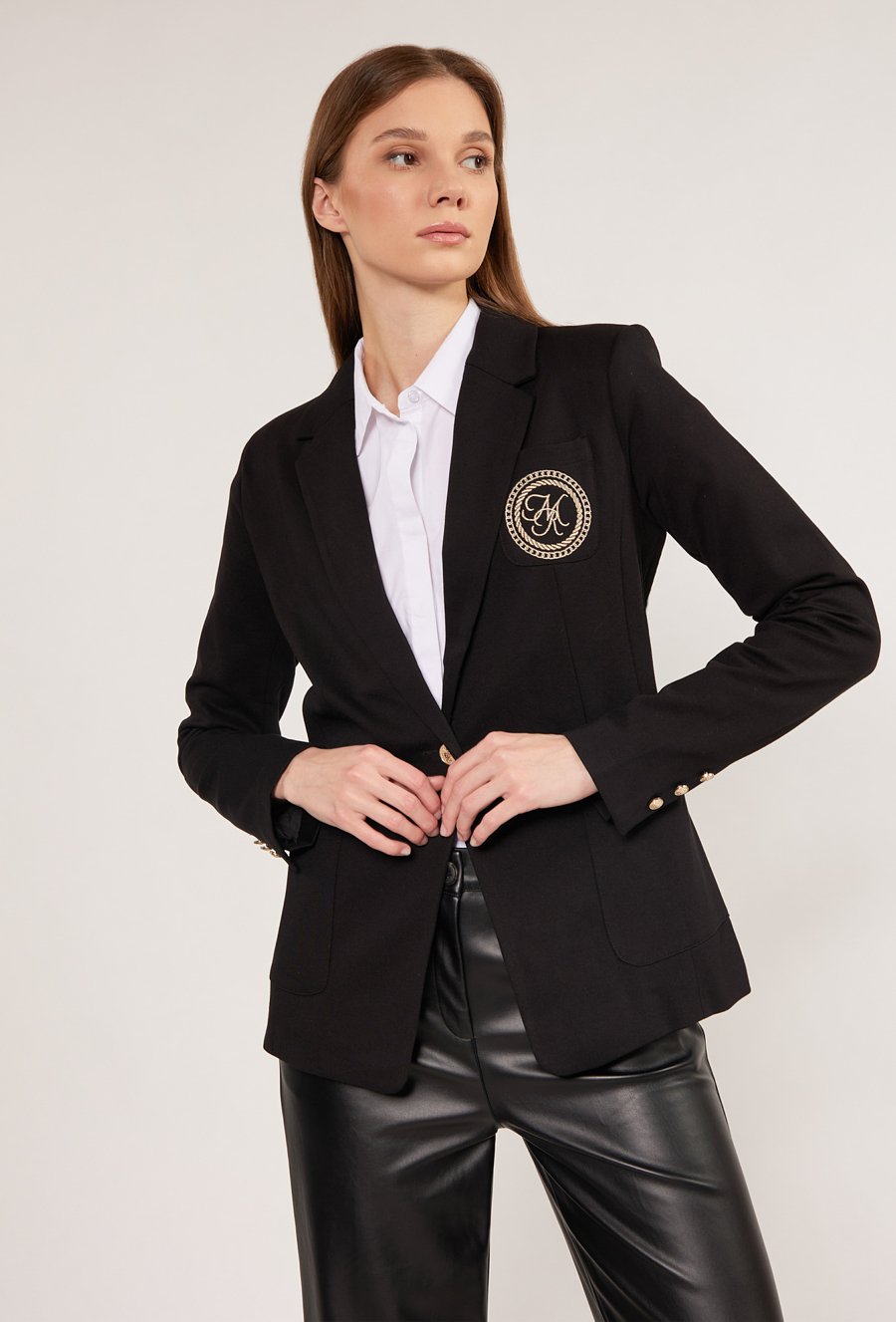 Dzianinowy żakiet z haftowanym logo