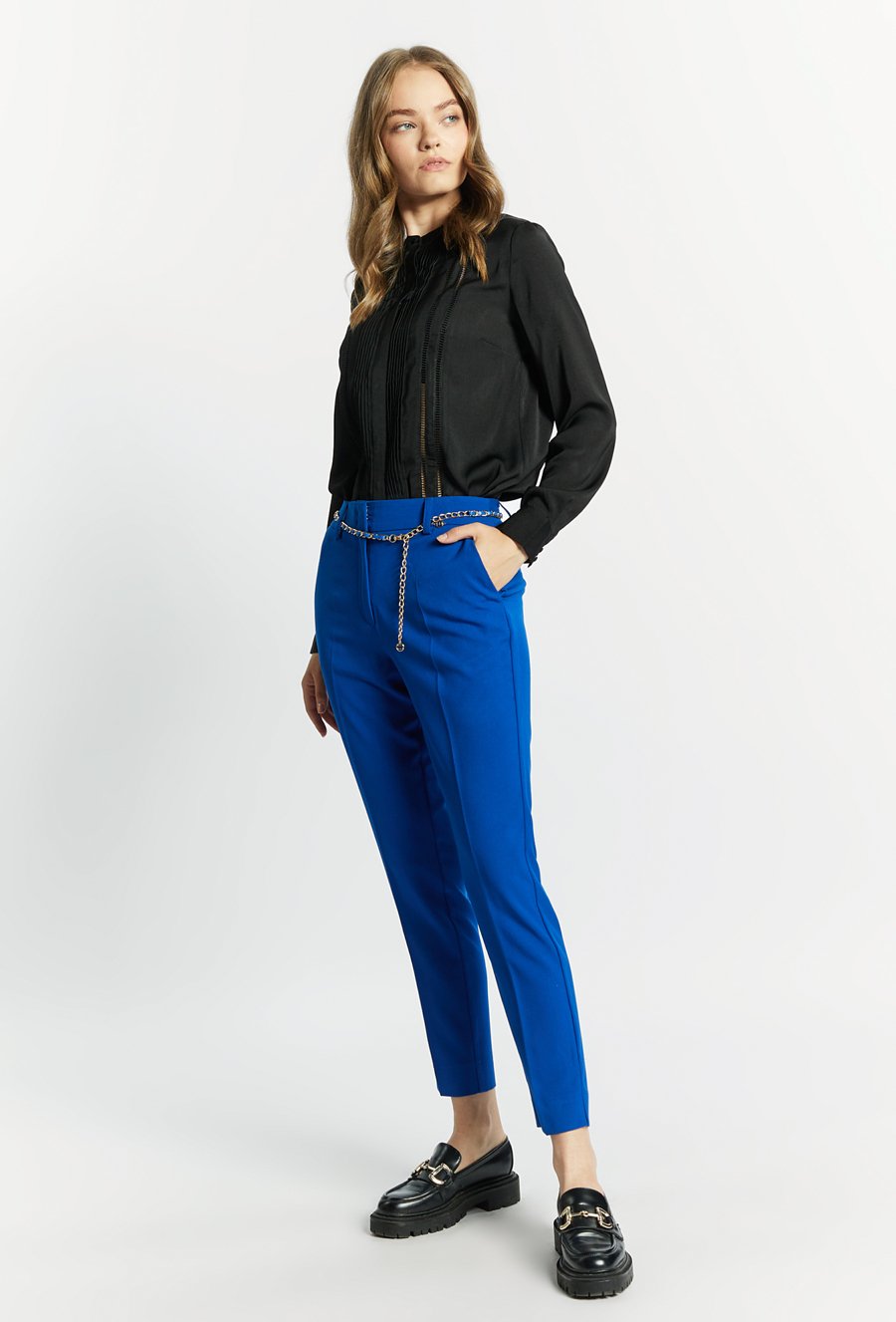 Spodnie damski z łańcuszkowym paskiem