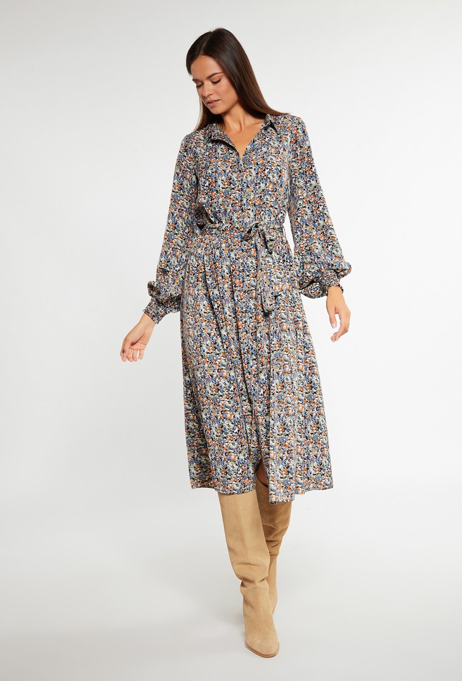 Sukienka z kołnierzykiem w drobne kwiaty