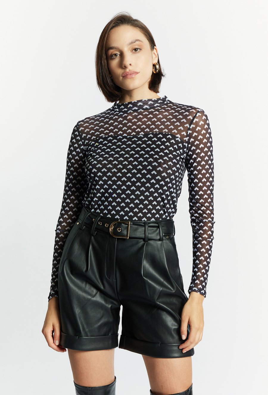 Wzorzysta bluzka z p&oacute;łgolfem