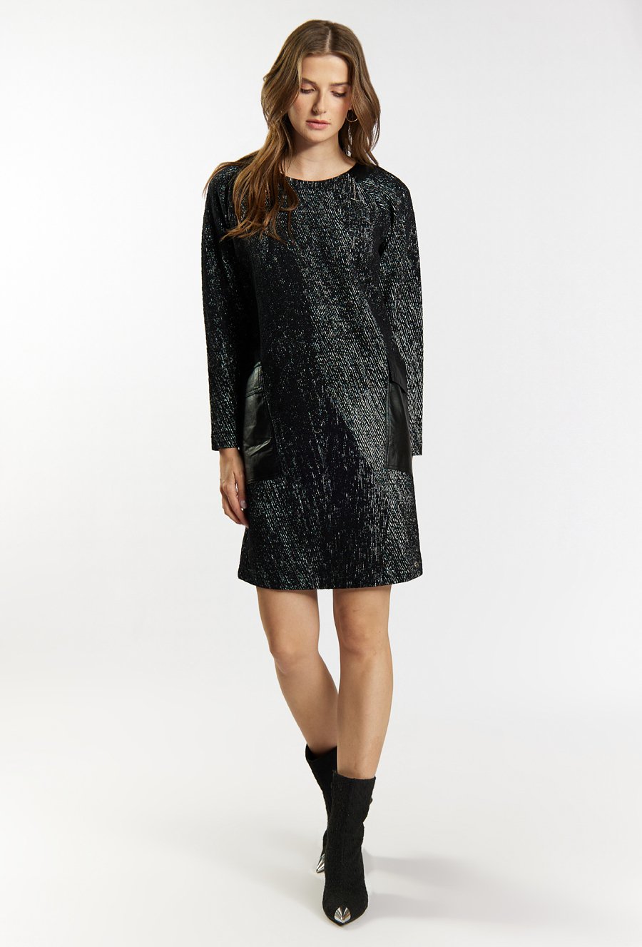 Sukienka z połyskującego materiału