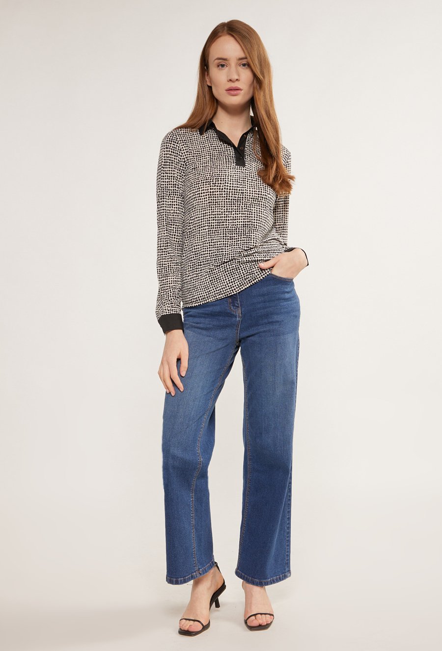 Wzorzysta bluzka z kołnierzykiem