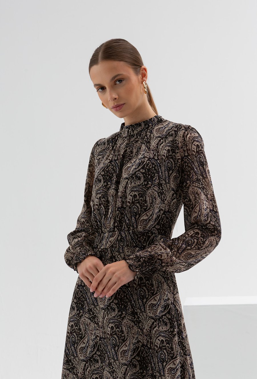 Sukienka ze zwiewnej tkaniny