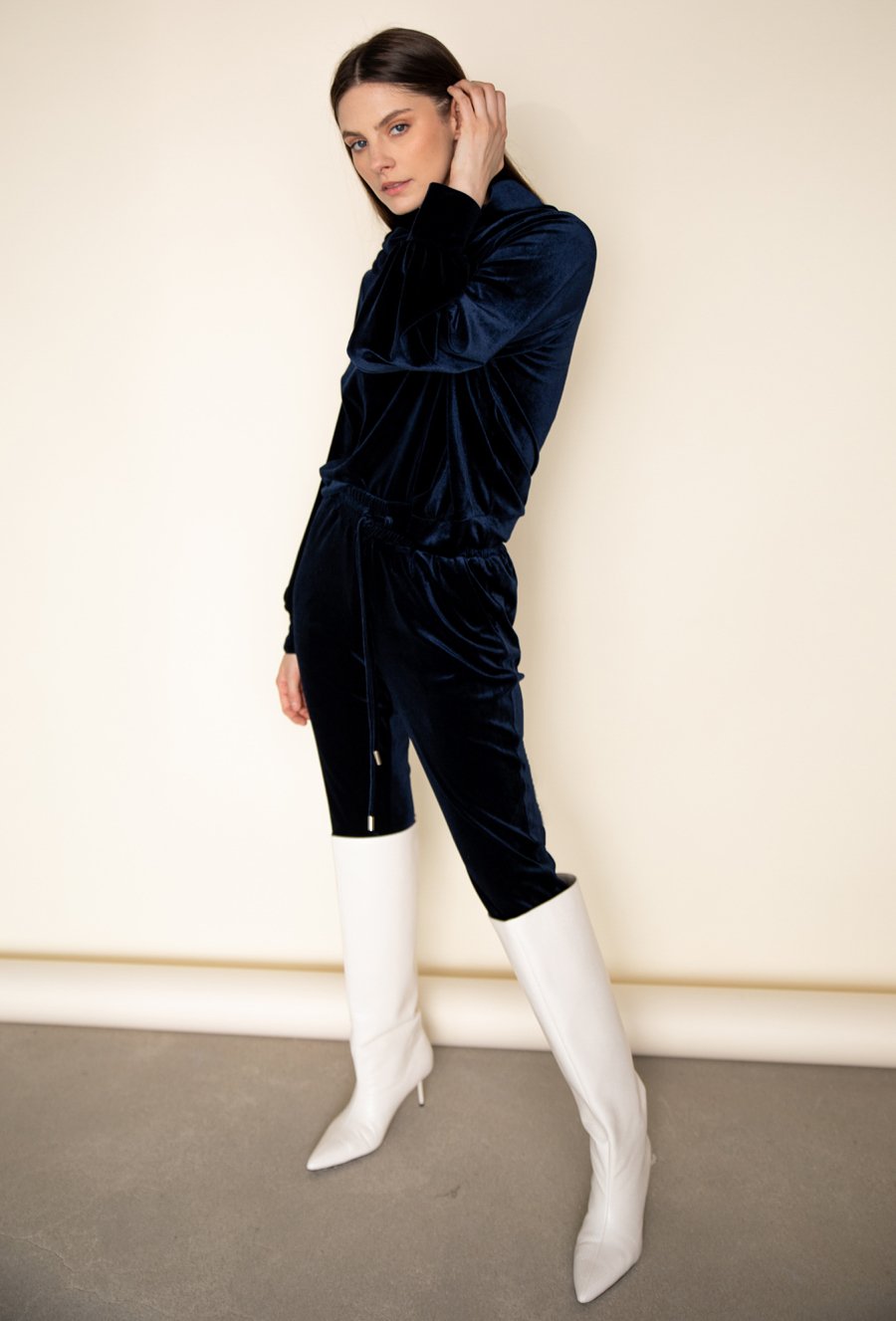 Granatowa welurowa bluza