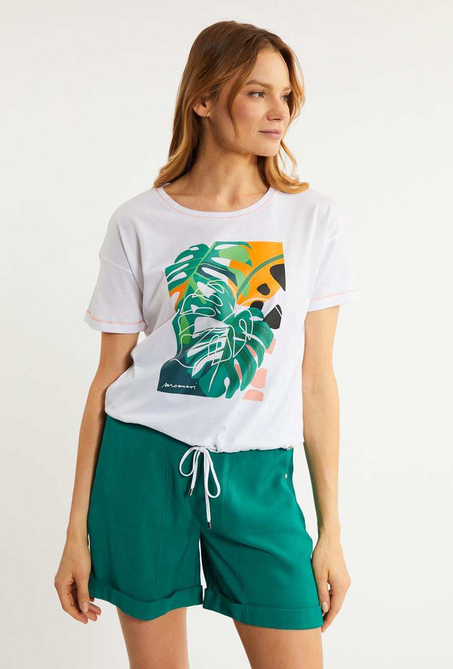 T-shirt damski z tropikalnym wzorem