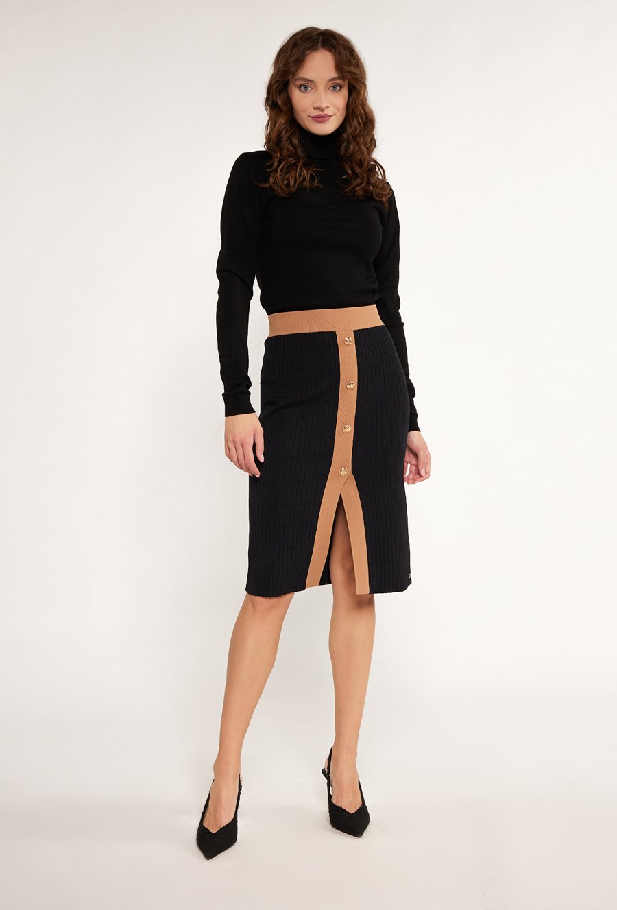 Prążkowana sp&oacute;dnica o dopasowanym kroju