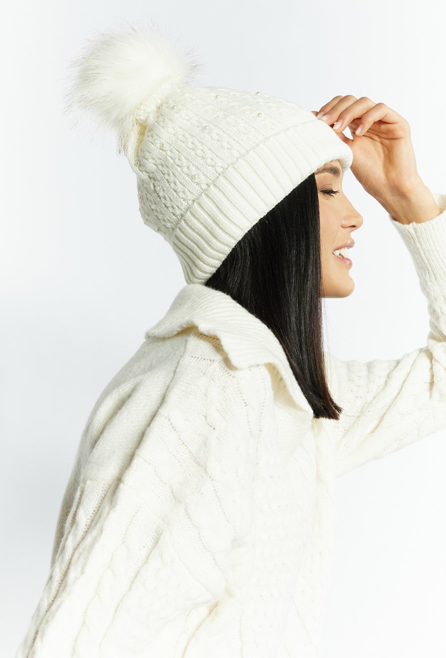 Czapka damska z pomponem