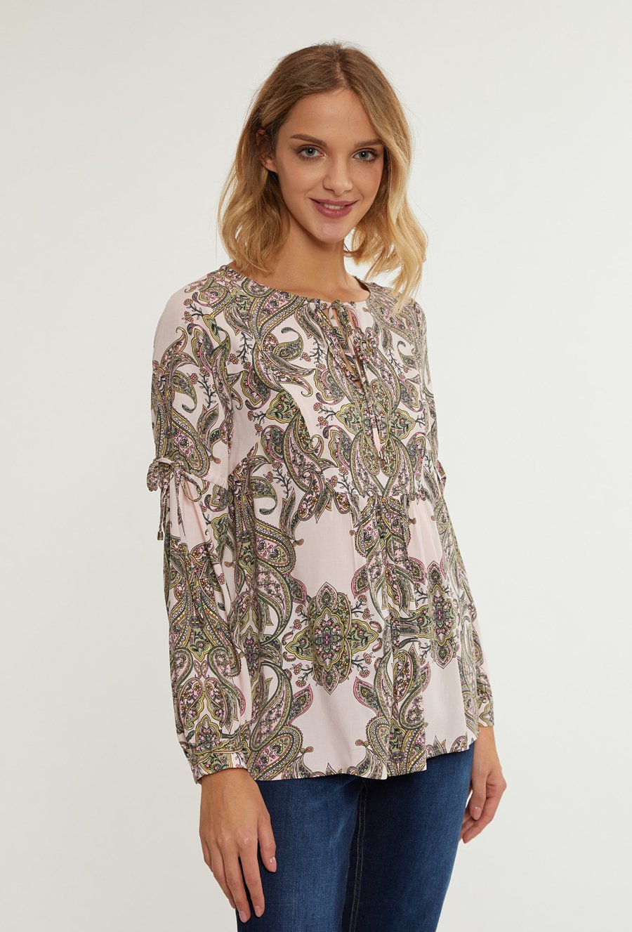 Wzorzysta bluzka z plisowaniem