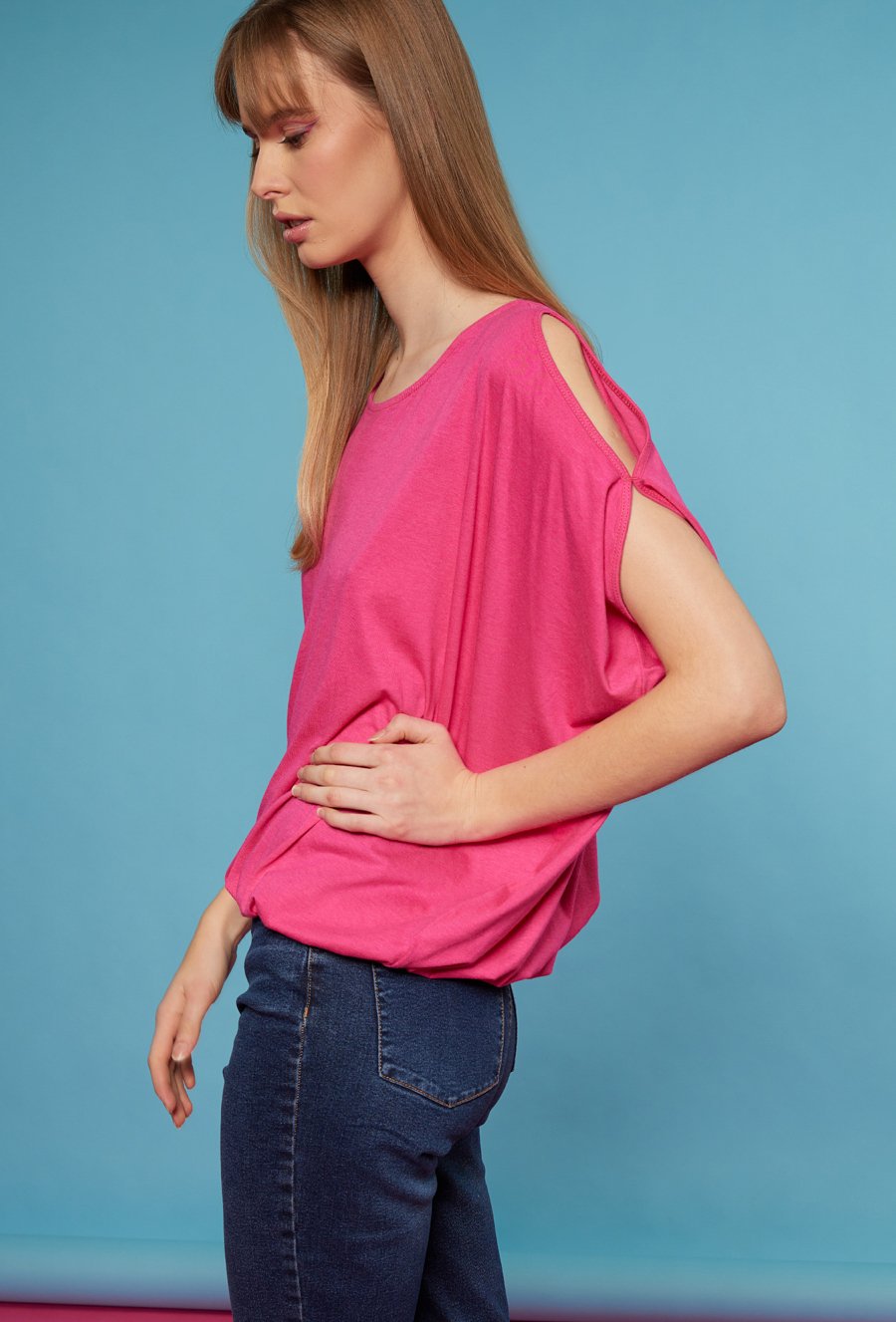 T-shirt z ozdobnymi rękawami