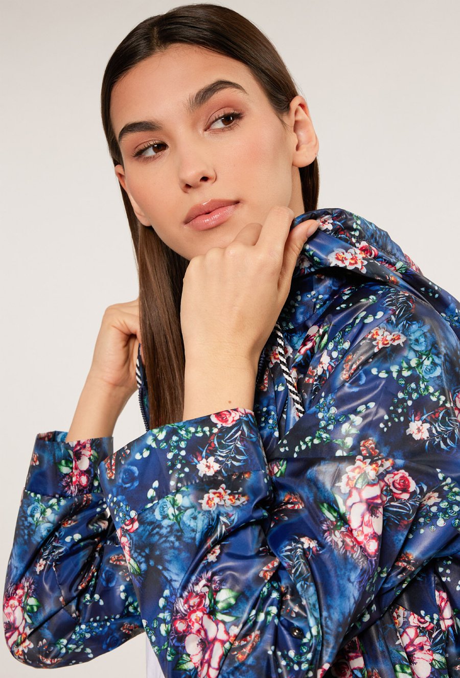 Przejściowa parka z wzorem