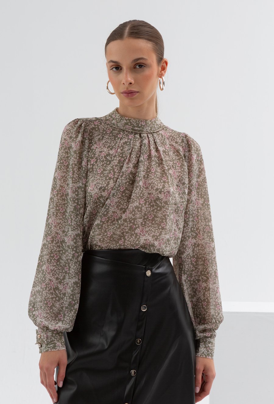 Zwiewna bluzka ze st&oacute;jką