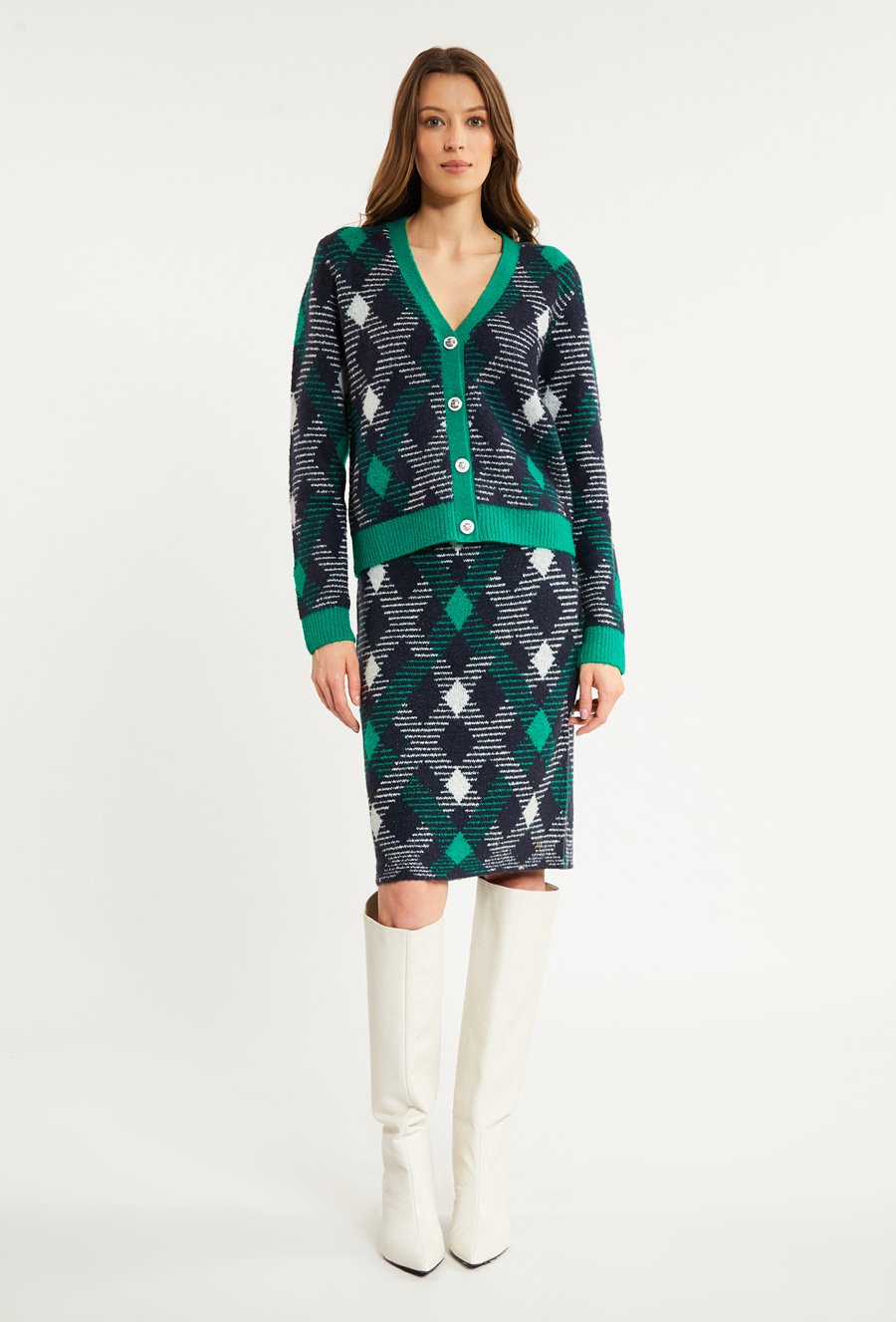 Sp&oacute;dnica z wzorem w kratę