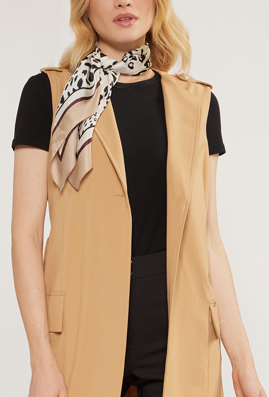 Elegancka kamizelka z paskiem