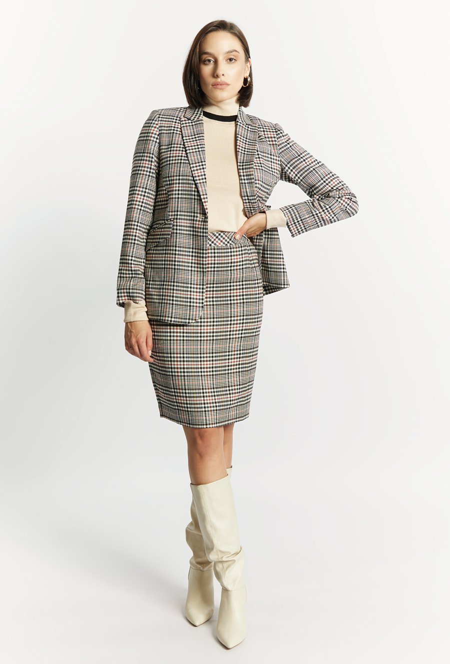 Sp&oacute;dnica damska w delikatną kratkę