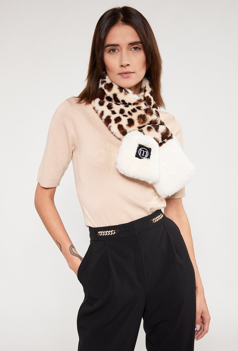 Szal z futerkiem i wzorem