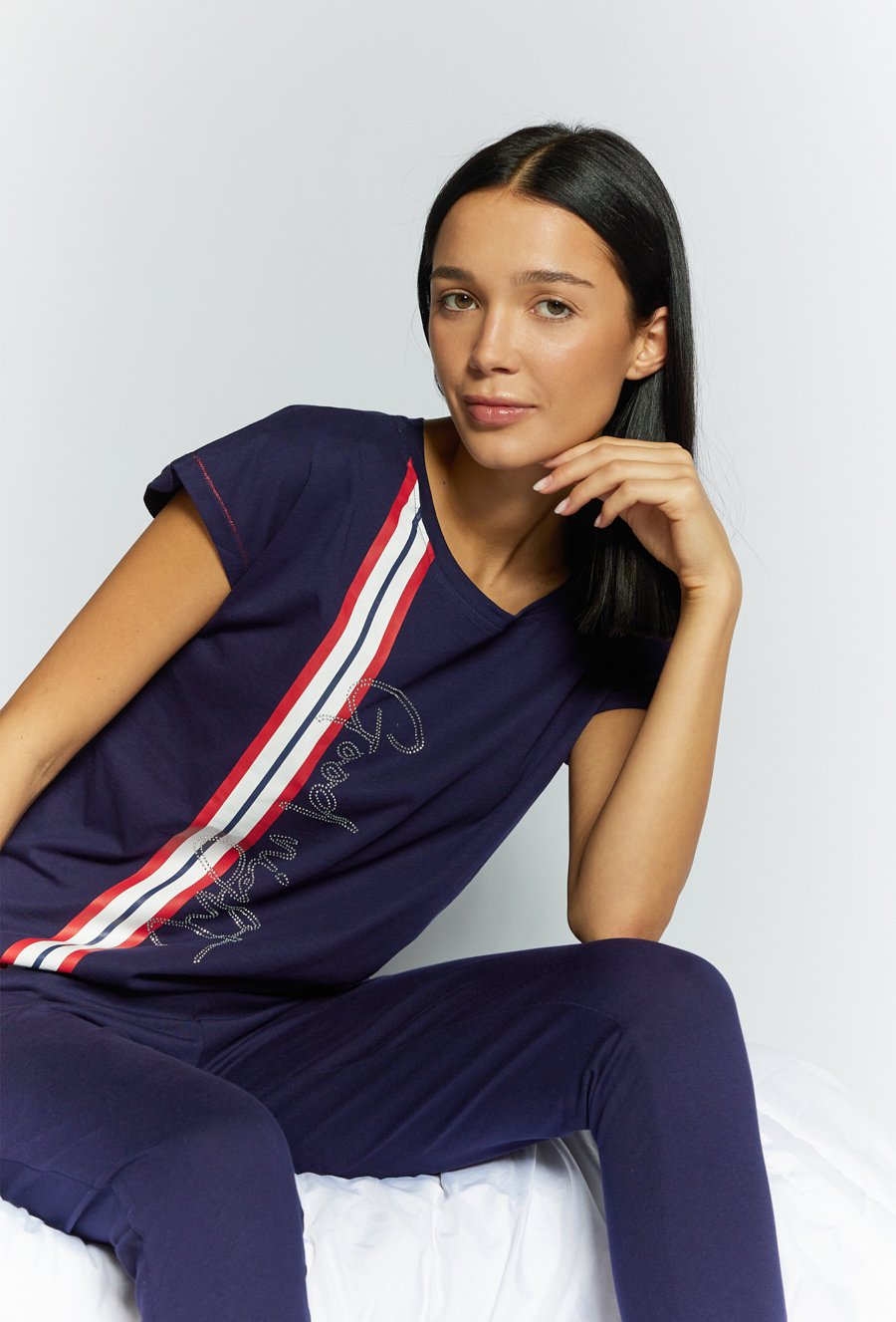 G&oacute;ra od piżamy z dżetowym napisem